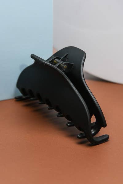 MATTE OVERSIZED CURVED HAIR CLAW CLIPS
