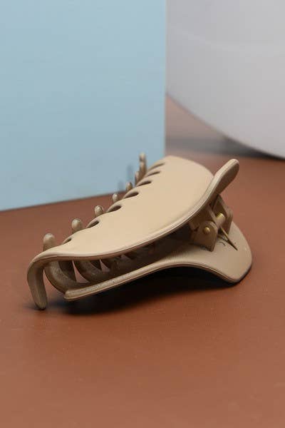 MATTE OVERSIZED CURVED HAIR CLAW CLIPS