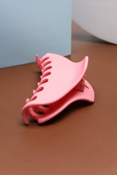 MATTE OVERSIZED CURVED HAIR CLAW CLIPS