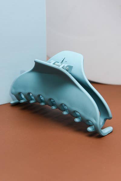 MATTE OVERSIZED CURVED HAIR CLAW CLIPS