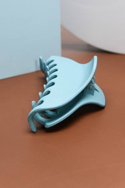 MATTE OVERSIZED CURVED HAIR CLAW CLIPS