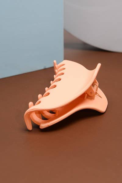 MATTE OVERSIZED CURVED HAIR CLAW CLIPS