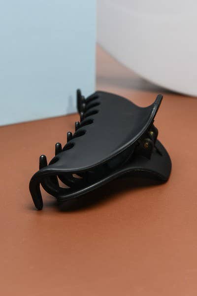 MATTE OVERSIZED CURVED HAIR CLAW CLIPS