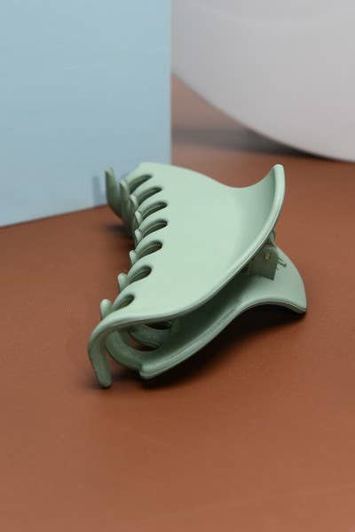 MATTE OVERSIZED CURVED HAIR CLAW CLIPS